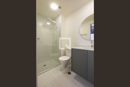 Banheiro de kitnet/studio para alugar com 1 quarto, 25m² em Pinheiros, São Paulo