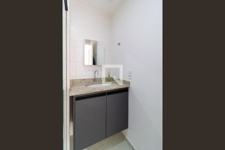 Banheiro de apartamento para alugar com 1 quarto, 27m² em Água Branca, São Paulo