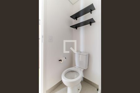 Banheiro de kitnet/studio para alugar com 1 quarto, 23m² em Vila Buarque, São Paulo