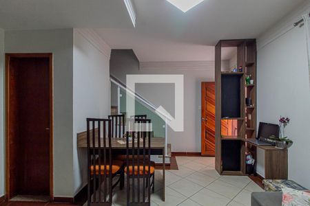 Sala de casa de condomínio para alugar com 3 quartos, 110m² em Vila Ré, São Paulo
