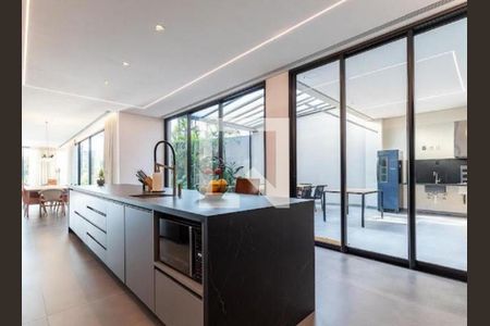 Casa de Condomínio à venda com 3 quartos, 1200m² em Jardim dos Estados, São Paulo