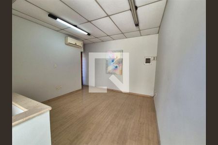 Casa à venda com 3 quartos, 303m² em Chácara Seis de Outubro, São Paulo