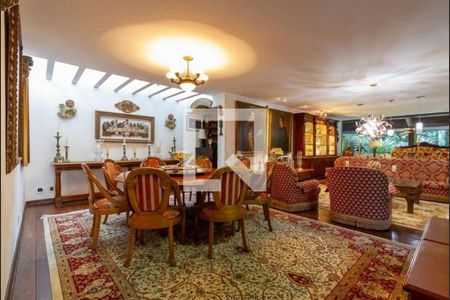 Casa à venda com 3 quartos, 579m² em Granja Julieta, São Paulo