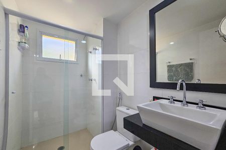 Banheiro da suíte 3 de apartamento para alugar com 3 quartos, 162m² em Parque Enseada, Guarujá