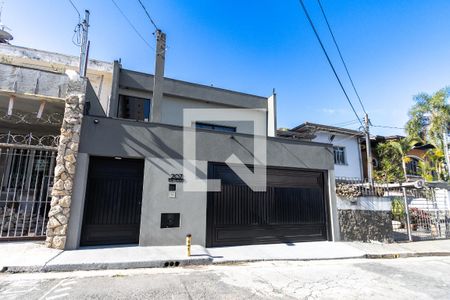 Fachada de casa à venda com 2 quartos, 300m² em Alto da Lapa, São Paulo
