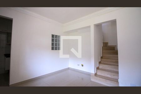 Casa de Condomínio para alugar com 2 quartos, 55m² em Jardim Guairaca, São Paulo