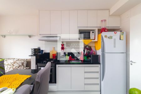 Sala/Cozinha de apartamento para alugar com 2 quartos, 42m² em Vila Carmosina, São Paulo