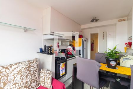 Sala/Cozinha de apartamento para alugar com 2 quartos, 42m² em Vila Carmosina, São Paulo