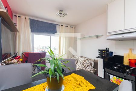 Sala/Cozinha de apartamento para alugar com 2 quartos, 42m² em Vila Carmosina, São Paulo