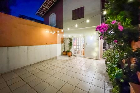 Garagem de casa à venda com 3 quartos, 144m² em Ipiranga, São Paulo