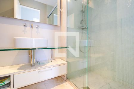 Banheiro de apartamento à venda com 2 quartos, 70m² em Panamby, São Paulo