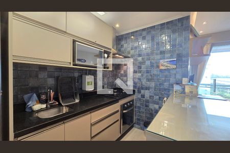 Cozinha de apartamento para alugar com 2 quartos, 72m² em Gonzaga, Santos