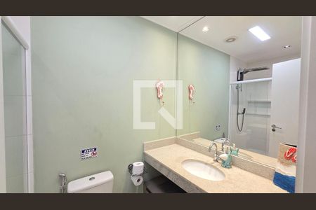 Banheiro de apartamento para alugar com 2 quartos, 72m² em Gonzaga, Santos
