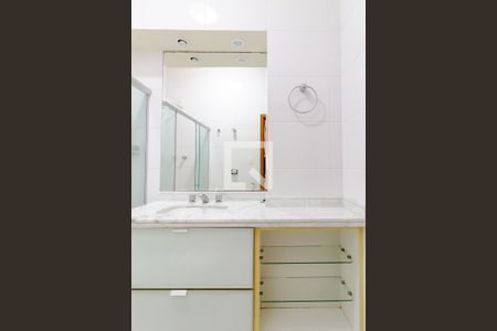 Banheiro da suíte  de apartamento à venda com 3 quartos, 100m² em Leme, Rio de Janeiro