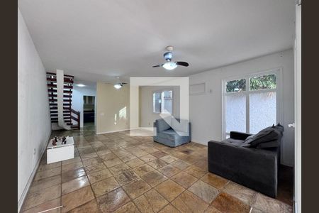 Sala de casa de condomínio para alugar com 5 quartos, 400m² em Barra da Tijuca, Rio de Janeiro