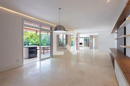 Casa à venda com 4 quartos, 270m² em Caxingui, São Paulo