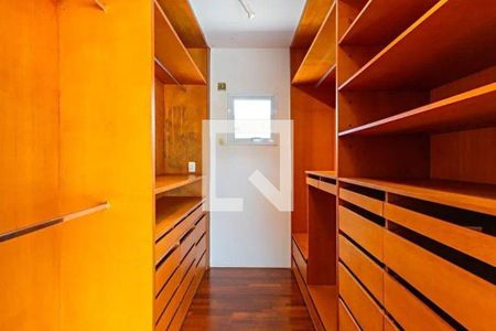 Casa à venda com 4 quartos, 270m² em Caxingui, São Paulo