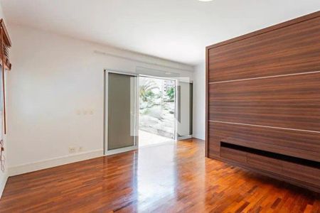 Casa à venda com 4 quartos, 270m² em Caxingui, São Paulo