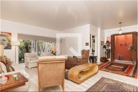 Casa à venda com 3 quartos, 300m² em Jardim Leonor, São Paulo