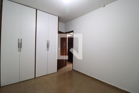 Quarto 2 de casa para alugar com 3 quartos, 90m² em Santa Mônica, Uberlândia