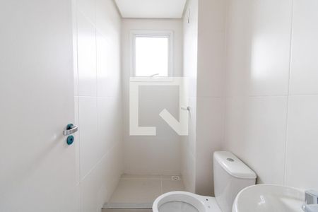 Banheiro de apartamento à venda com 2 quartos, 52m² em Ipanema, Porto Alegre