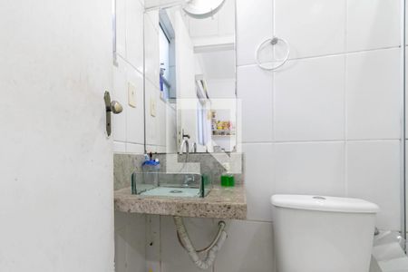 Banheiro da suíte de casa de condomínio à venda com 3 quartos, 100m² em Parque Xangri-lá, Contagem