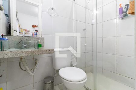 Banheiro da suíte de casa de condomínio à venda com 3 quartos, 100m² em Parque Xangri-lá, Contagem