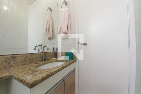 Banheiro de apartamento à venda com 2 quartos, 47m² em Vila Faustina Ii, Campinas
