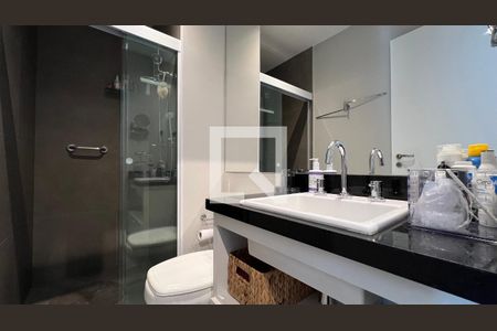 Banheiro de kitnet/studio à venda com 1 quarto, 33m² em Pinheiros, São Paulo