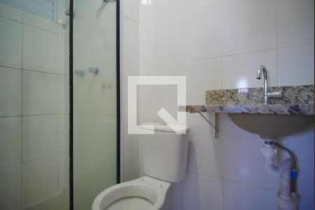 Banheiro  de apartamento à venda com 2 quartos, 45m² em Rubem Berta, Porto Alegre