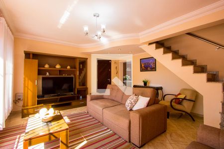 Sala de TV de casa à venda com 3 quartos, 208m² em Vila Humaita, Santo André