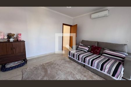 Sala de TV de casa de condomínio à venda com 4 quartos, 311m² em Swiss Park, Campinas