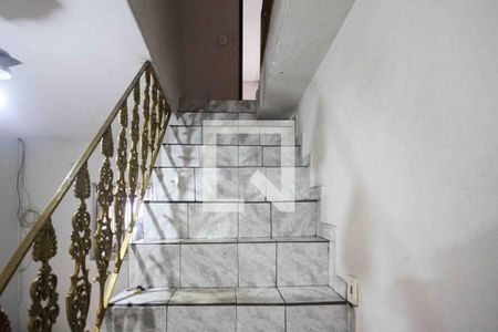 Escada de casa para alugar com 3 quartos, 70m² em Jardim Adutora, São Paulo