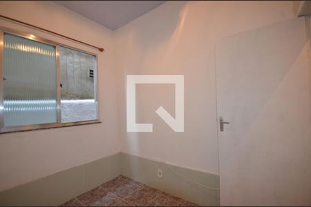 Quarto 2 de casa para alugar com 2 quartos, 56m² em Marechal Hermes, Rio de Janeiro