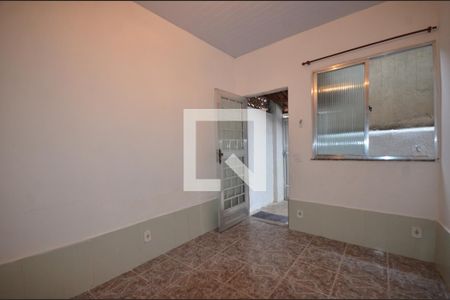 Sala de casa para alugar com 2 quartos, 56m² em Marechal Hermes, Rio de Janeiro