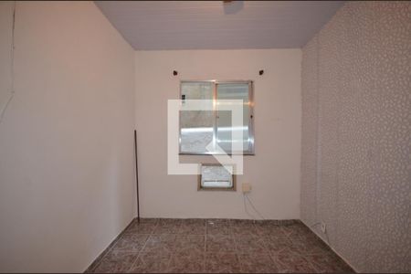 Quarto 2 de casa para alugar com 2 quartos, 56m² em Marechal Hermes, Rio de Janeiro