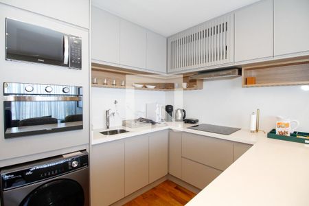 Sala e Cozinha de apartamento à venda com 2 quartos, 85m² em Pinheiros, São Paulo