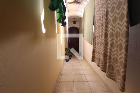 Corredor lateral de casa à venda com 2 quartos, 177m² em Jardim Progresso, Santo André