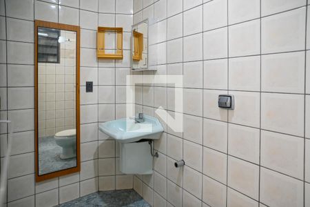 Banheiro de kitnet/studio para alugar com 1 quarto, 30m² em Paraíso, São Paulo