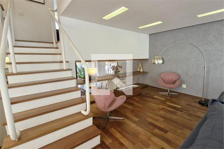 Casa à venda com 3 quartos, 315m² em Jardim Prudência, São Paulo