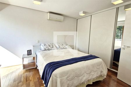 Casa à venda com 3 quartos, 315m² em Jardim Prudência, São Paulo