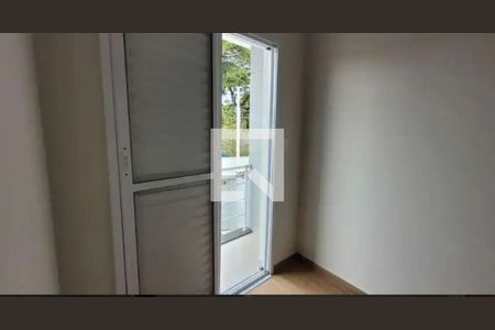 QuartoQuarto de casa à venda com 2 quartos, 220m² em Vila Nivi, São Paulo