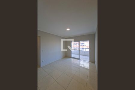 Sala de apartamento para alugar com 2 quartos, 77m² em Guilhermina, Praia Grande