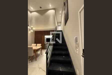 Escada de apartamento para alugar com 2 quartos, 110m² em Cambuí, Campinas