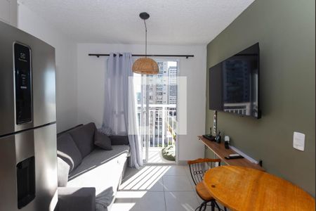 Sala de apartamento para alugar com 2 quartos, 35m² em Parque Industrial Tomas Edson, São Paulo