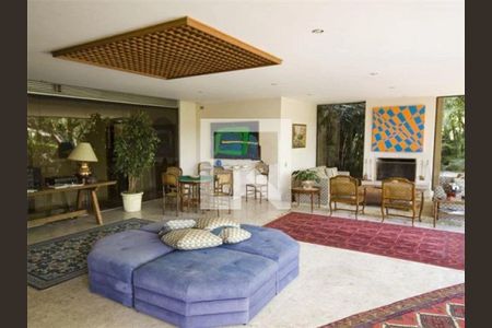 Casa à venda com 5 quartos, 1350m² em Morumbi, São Paulo