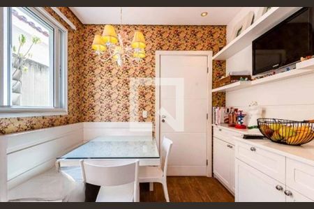 Casa à venda com 3 quartos, 359m² em Pacaembu, São Paulo