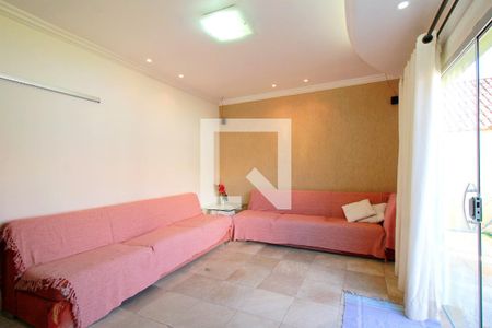Sala de TV de casa para alugar com 5 quartos, 357m² em Esplanada, Belo Horizonte