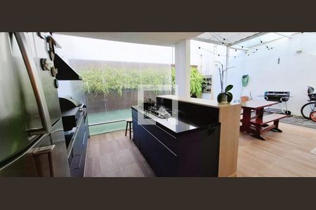 Casa à venda com 3 quartos, 180m² em Tamboré, Santana de Parnaíba