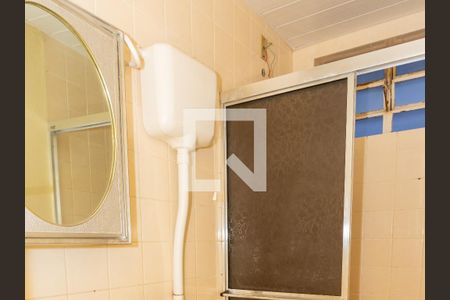 Banheiro de apartamento à venda com 1 quarto, 38m² em Azenha, Porto Alegre